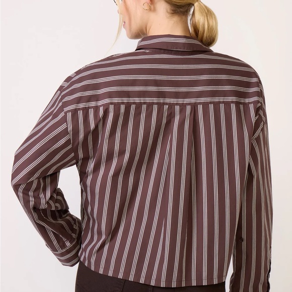 Evereve Aiden Crop Button Down Shirt - Picture 2 of 5